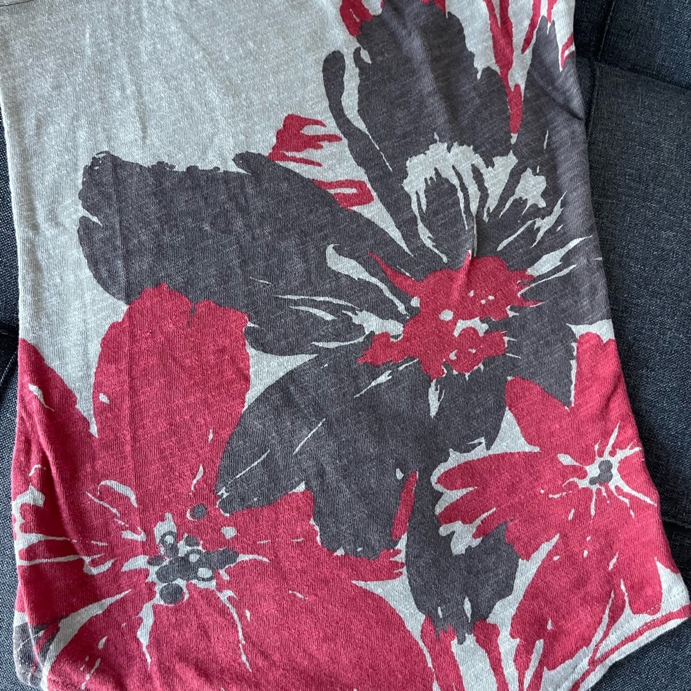 Free People Gray and Red Floral Short Sleeve Top - Picture 2 of 13